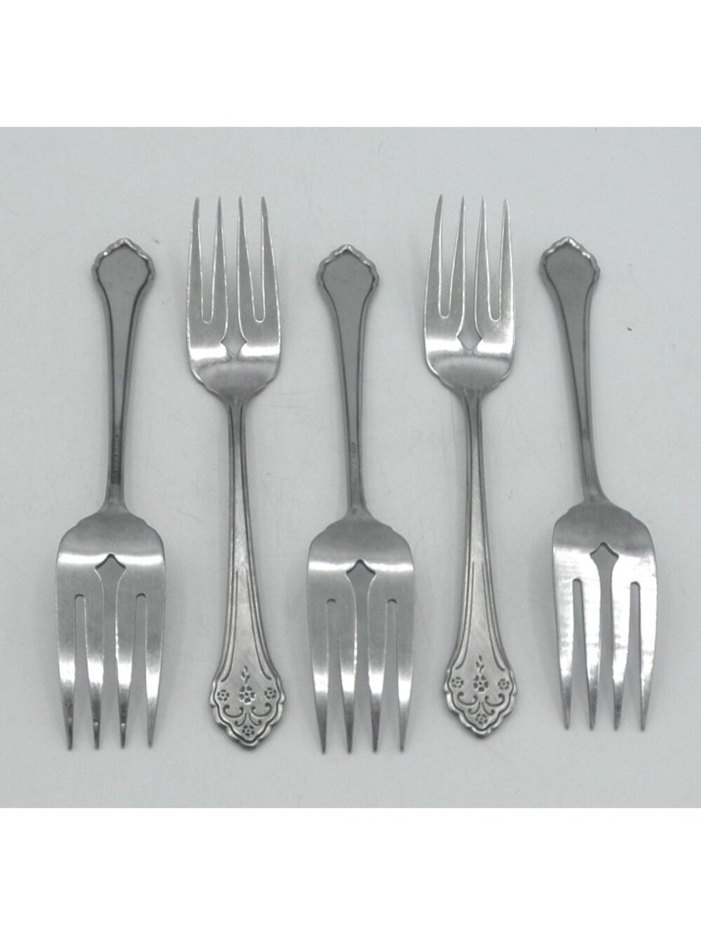 Lakewood Stainless by Oneida 6-1/4 Inch Salad Forks Set of 5 Pattern: OHSLAKE